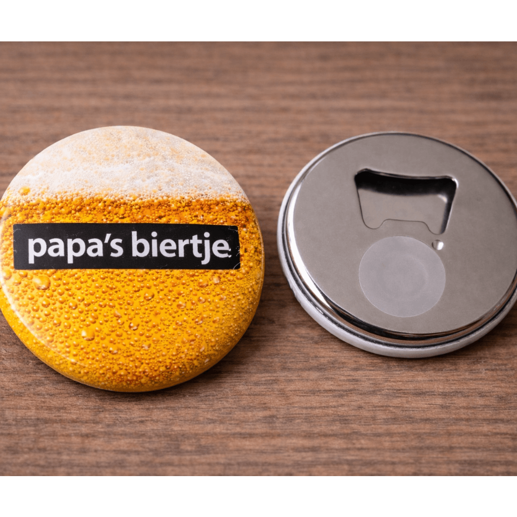 Bieropener met Magneet – “Papa’s Biertje” – Koelkastmagneet Flesopener – Origineel Cadeau voor Vader & Bierliefhebbers