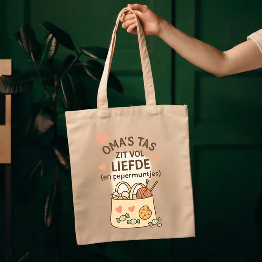 Canvas tas – “Oma’s tas zit vol liefde (en pepermuntjes)”