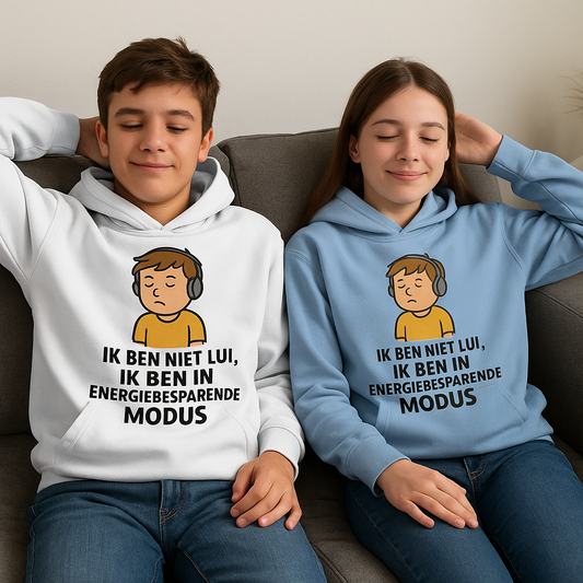 Tiener Hoodie – “Ik ben niet lui, ik ben in energiebesparende modus” ⚡