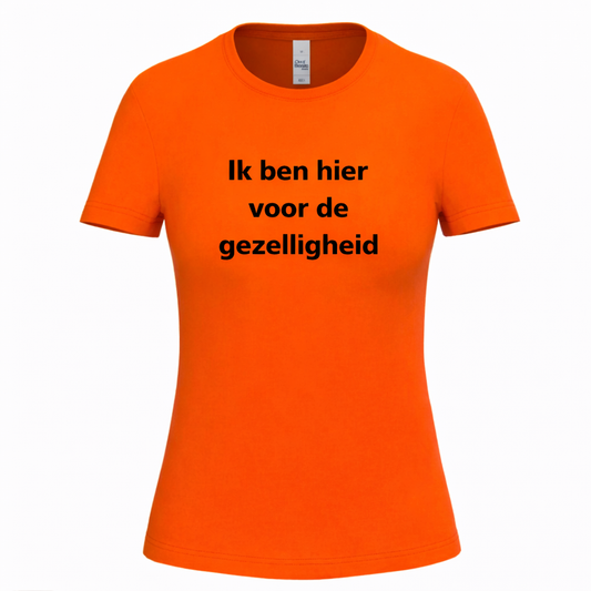Dames Koningsdag T-shirt – Ik ben hier voor de gezelligheid – Oranje Shirt