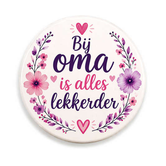 Koelkast magneet Bij oma is alles lekkerder – 58mm – Lief cadeau voor oma – Ronde magneet met bloemen design
