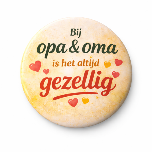 Koelkastmagneet Opa & Oma – Bij opa en oma is het altijd gezellig – 58 mm – Cadeau voor opa en oma – Lief cadeau grootouders