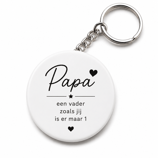 sleutelhanger cadeau voor papa met de tekst: Een vader zoals jij is er maar 1, vormgegeven met hartjes.