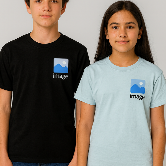 Kinder t-shirt - in kleur- met eigen opdruk. Opdruk op de borst van het t-shirt